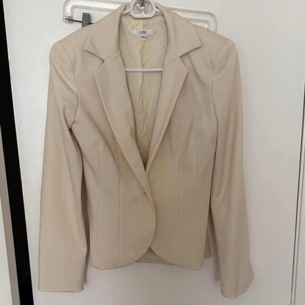 Cache Cream Single-Button Tailored Blazer
